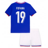 Camisa de Futebol França Youssouf Fofana #19 Equipamento Principal Infantil Europeu 2024 Manga Curta (+ Calças curtas)